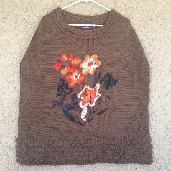 Floral Front design poncho sweater - Picture 1 of 4